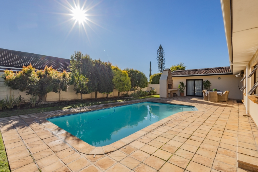 4 Bedroom Property for Sale in Sonstraal Western Cape